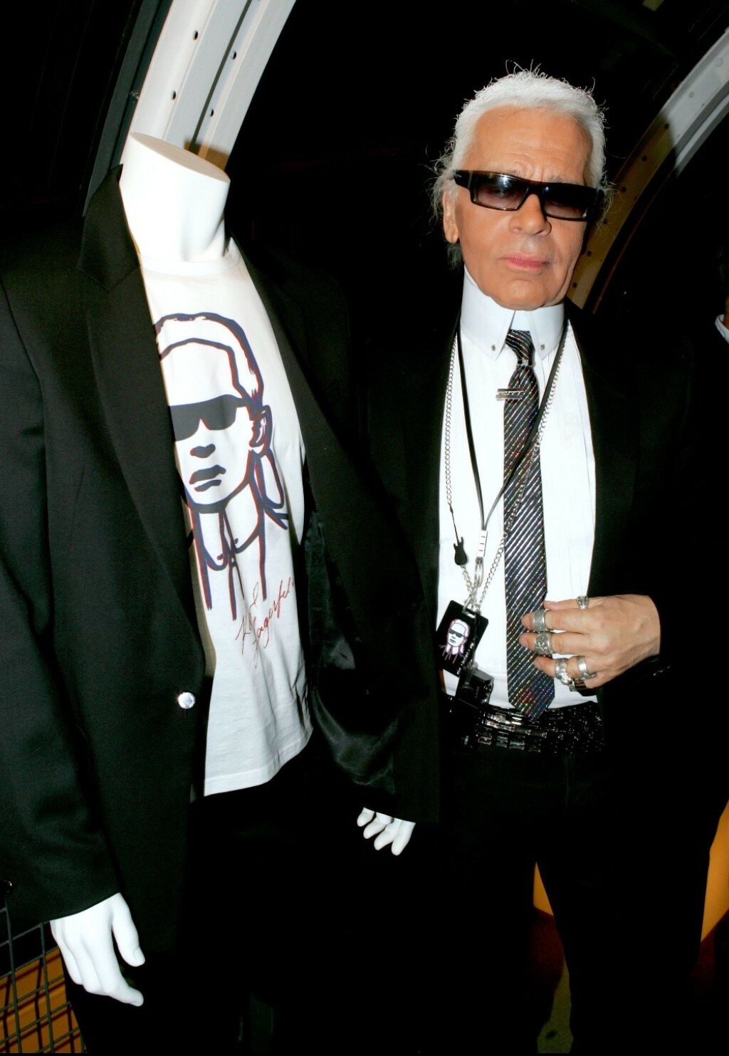 Karl Lagerfeld na predstavljanju kolekcije za H&M 2004.