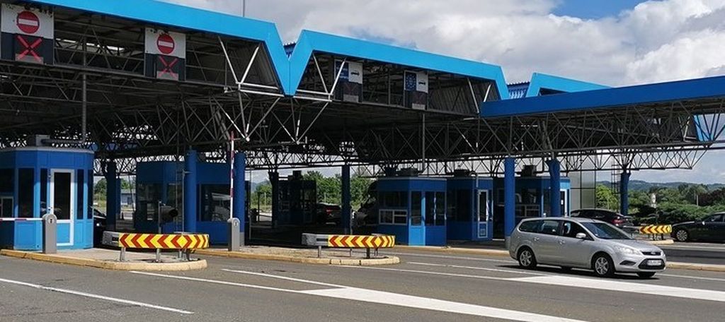 Gužva na graničnom prijelazu s Crnom Gorom - 4