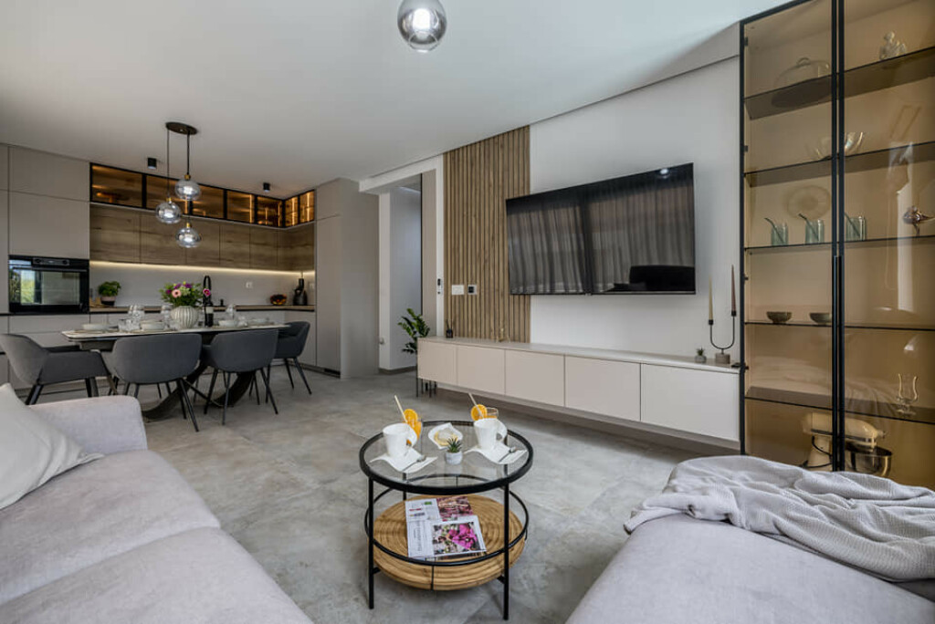 Famozno uređen stan s bazenom u Kaštel Kambelovcu - 14