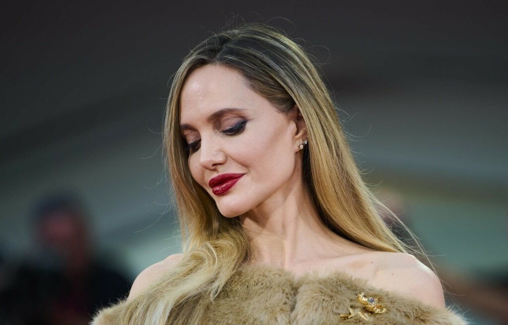 Angelina Jolie voli nositi crveni ruž