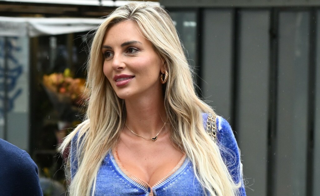 Ulična moda plavokosa dama u Off-White tenisicama u Zagrebu - 2