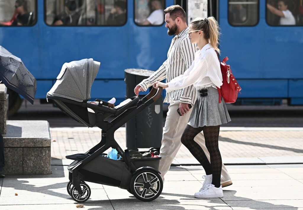 Matija i Miriam Cvek u šetnji gradom