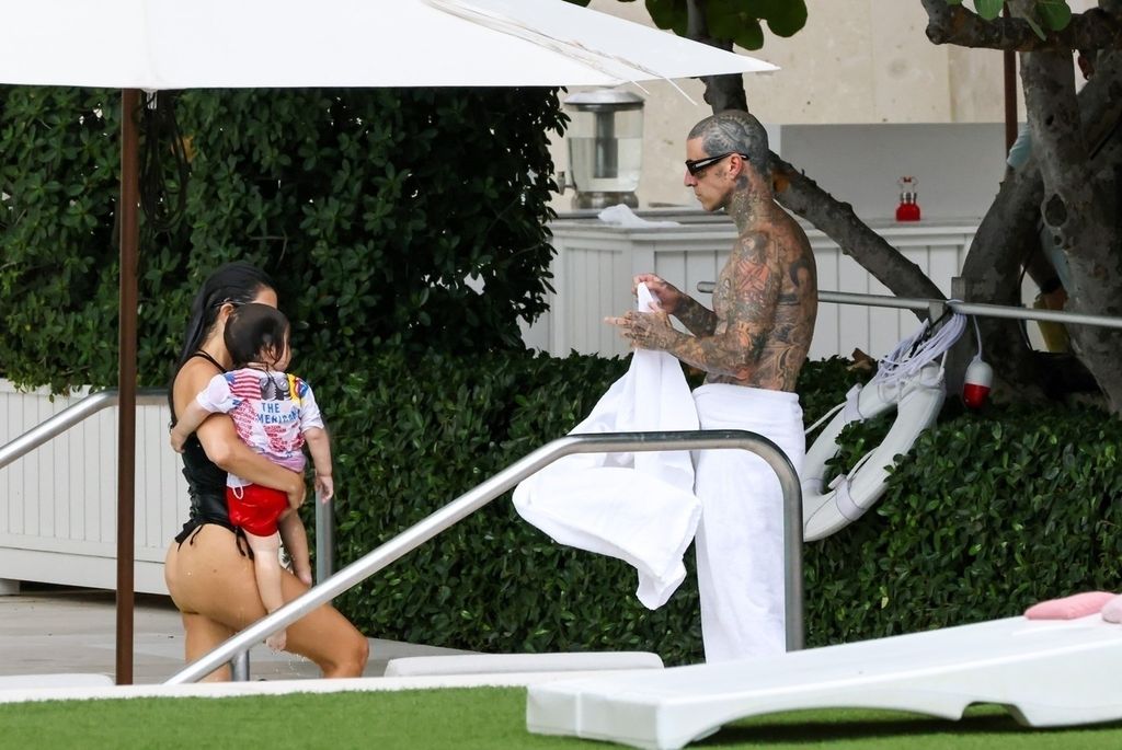 Kourtney Kardashian - 1