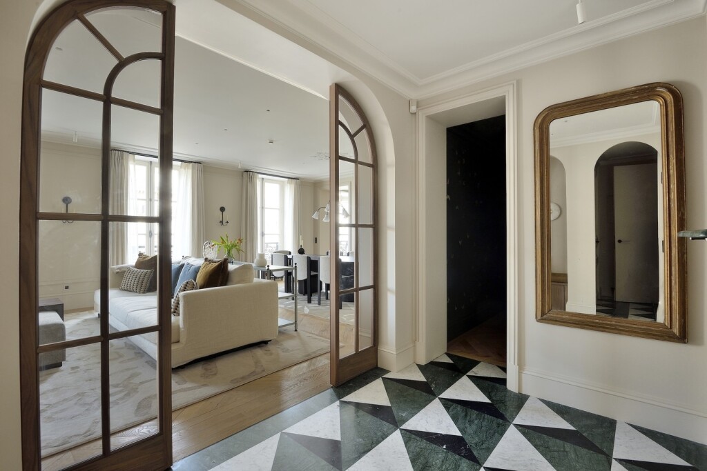 Stan u Parizu s pogledom na kultni Café de Flore - 10