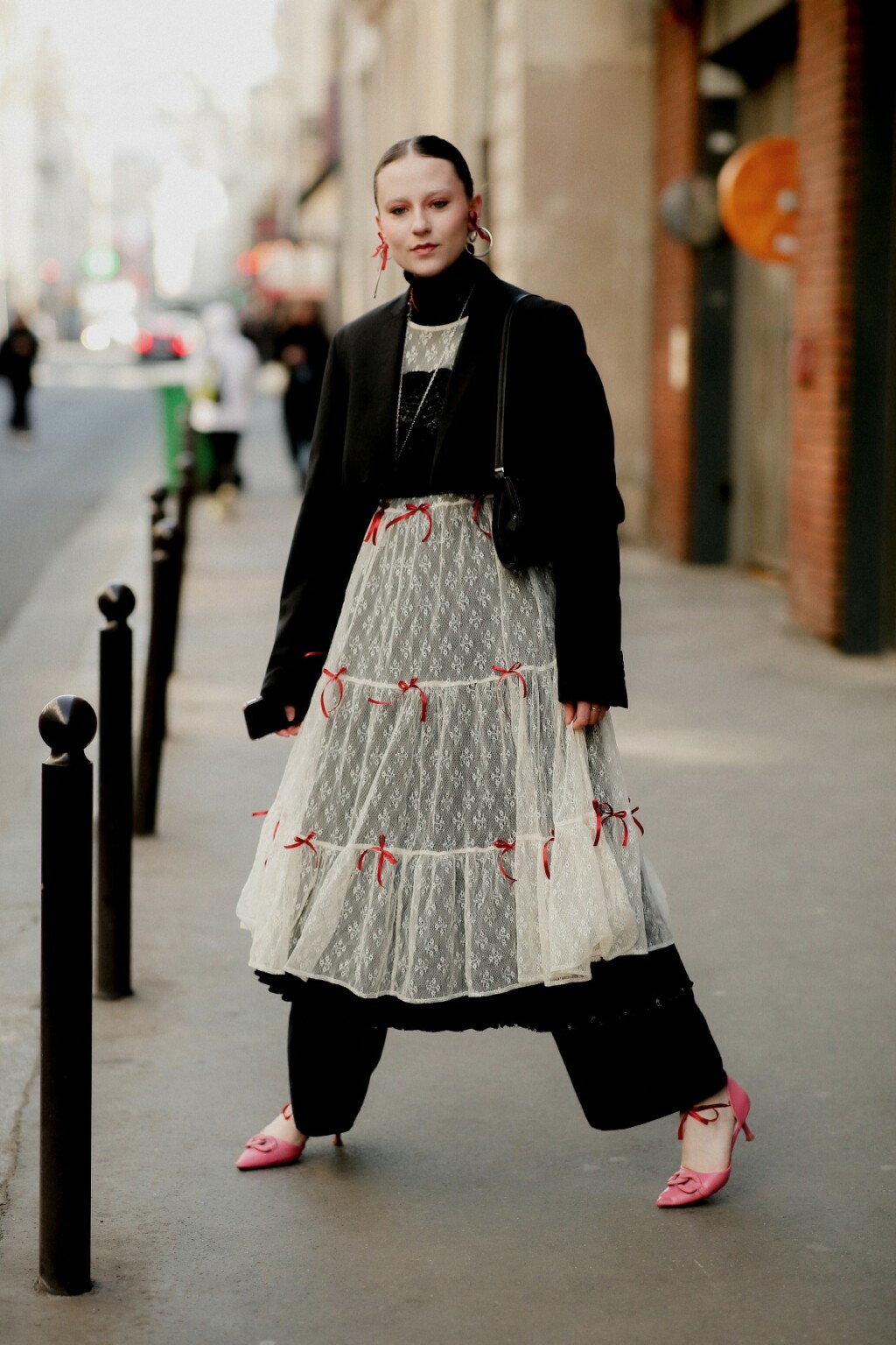 Spoj haljine i hlača u street style izdanju s Tjedna mode