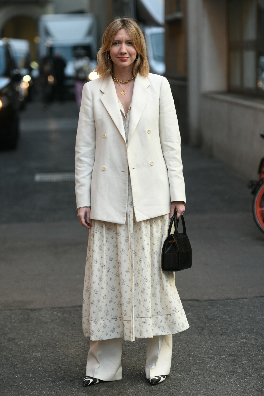 Spoj haljine i hlača u street style izdanju s Tjedna mode