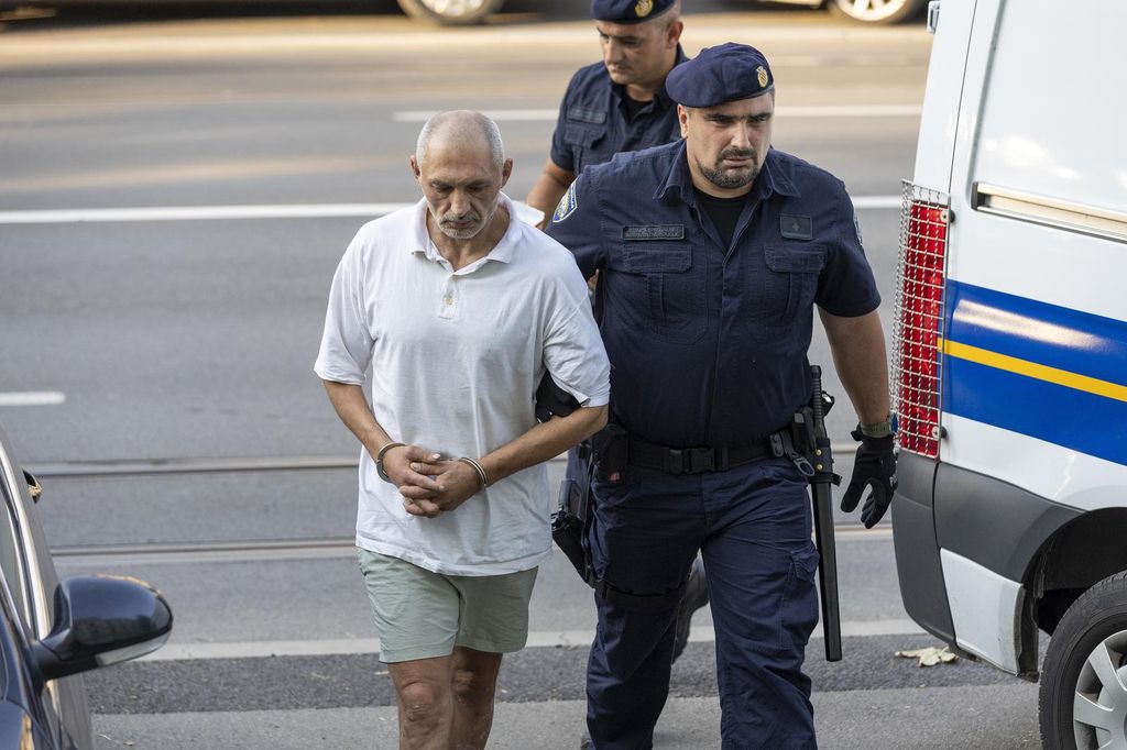 Privođenje osumnjičenog za ubojstvo supruge u mjestu Tenja - 1