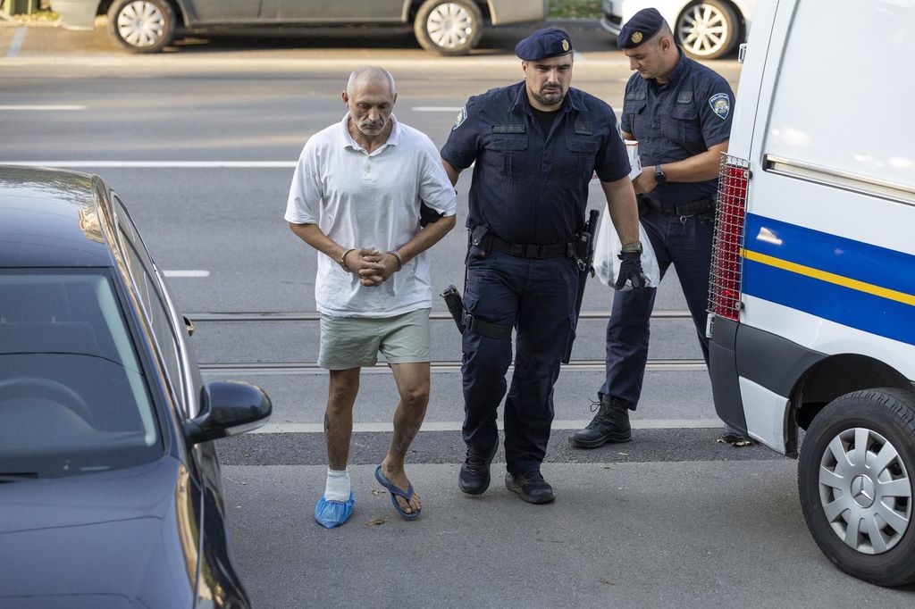 Privođenje osumnjičenog za ubojstvo supruge u mjestu Tenja - 1