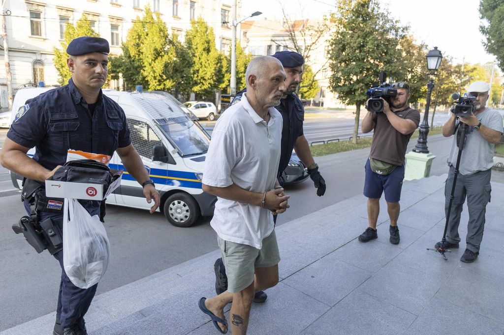 Privođenje osumnjičenog za ubojstvo supruge u mjestu Tenja - 1