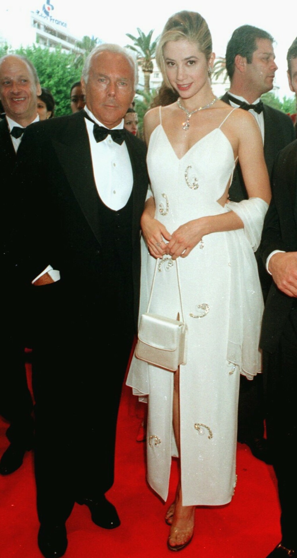 Armani u Cannesu 1997. s Mirom Sorvino koja je nosila njegovu haljinu rađenu po mjeri