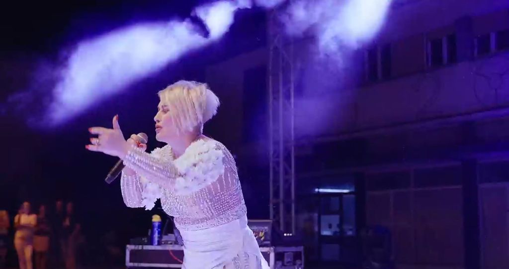 In Magazin: Indira Levak - 2