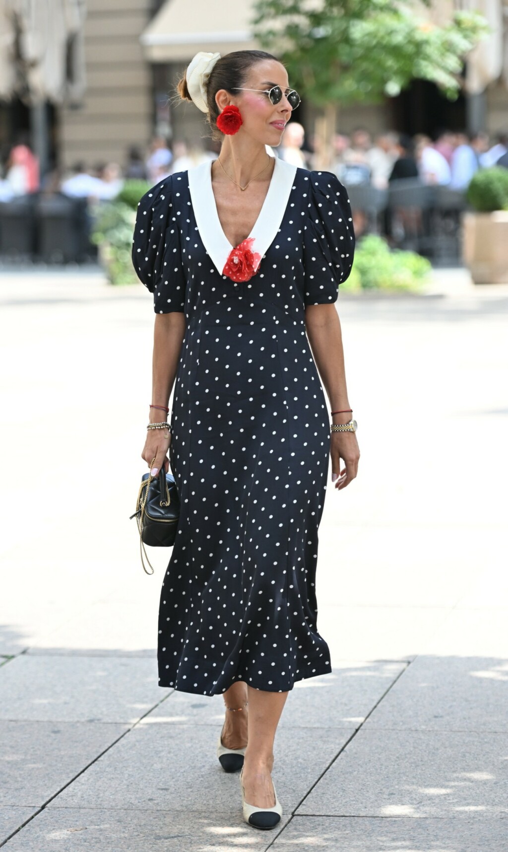 Olja Vori u haljini brenda Rohe i Chanelovim salonkama