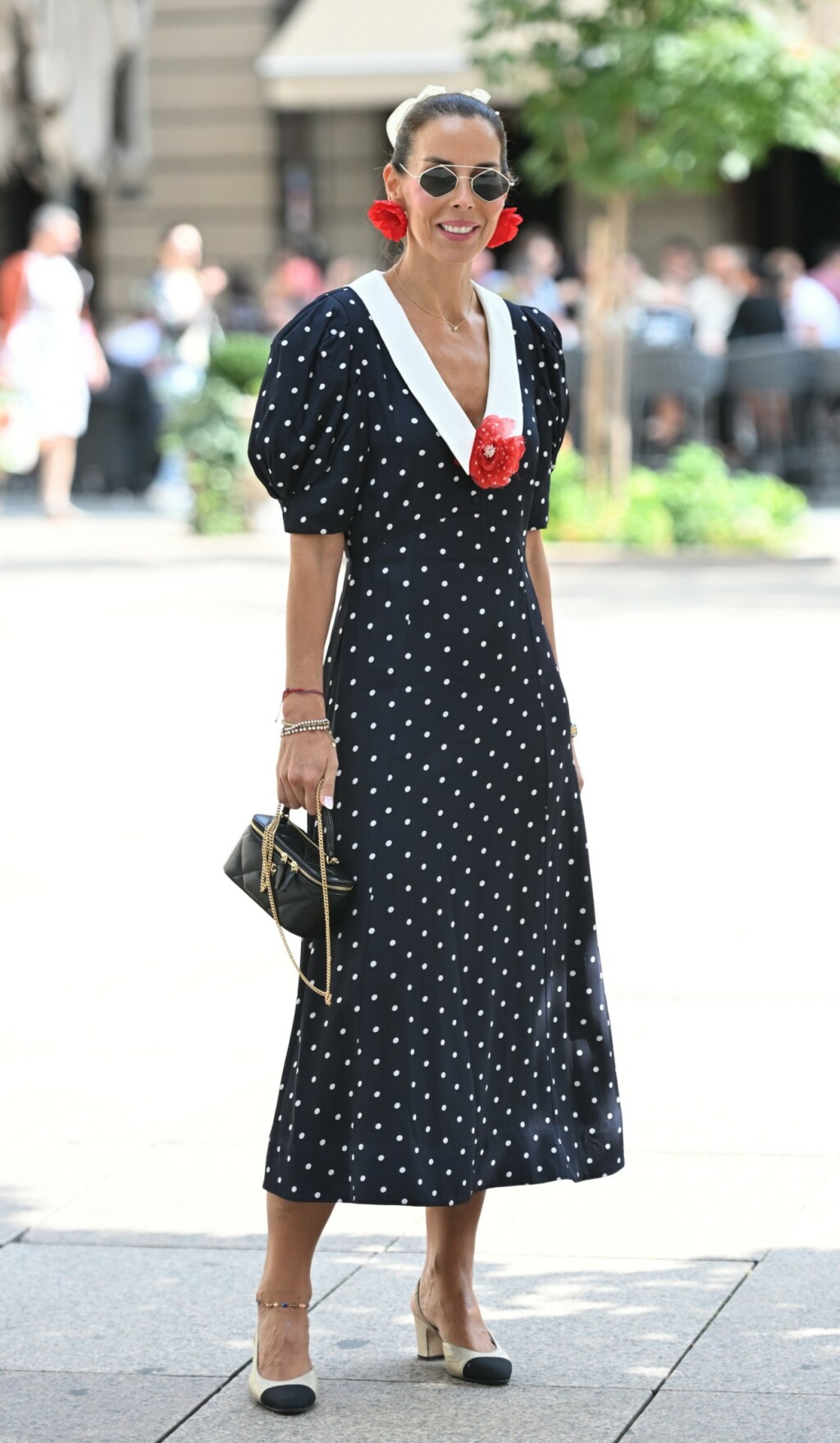 Olja Vori u haljini brenda Rohe i Chanelovim salonkama