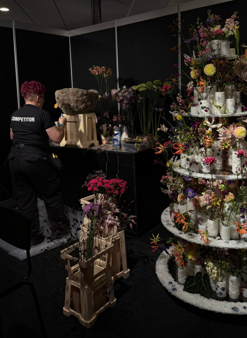 Magdalena Kahlina dotjeruje svoje radove