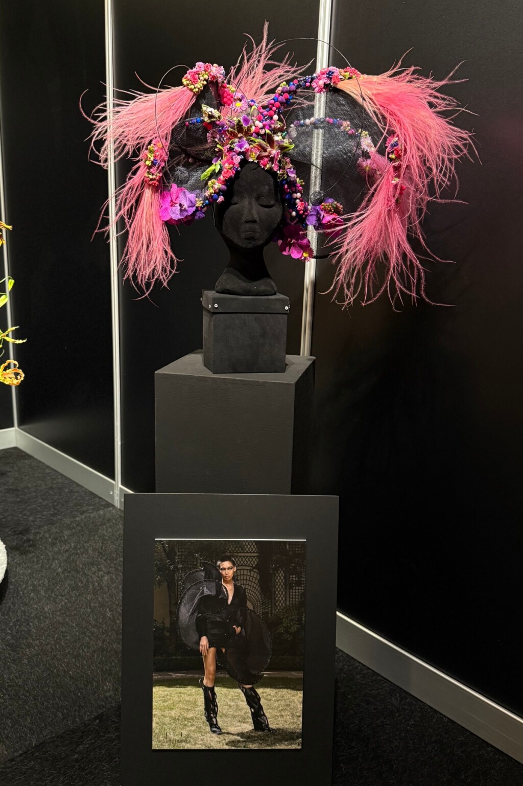 Cvjetni ukras za glavu inspiriran Iris van Herpen