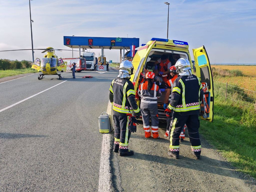 Vatrogasci pomogli pri slijetanju helikoptera