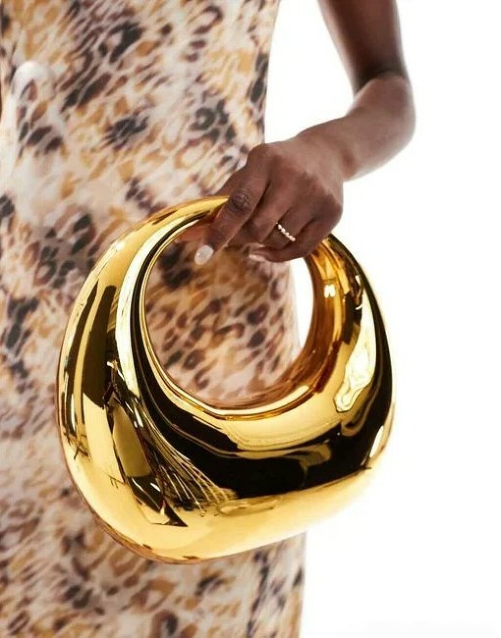 Asos zlatna torbica prodavala se po cijeni od oko 50 eura