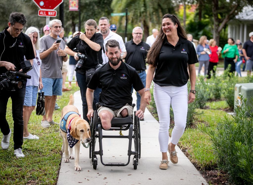 Gary Sinise - zaklada
