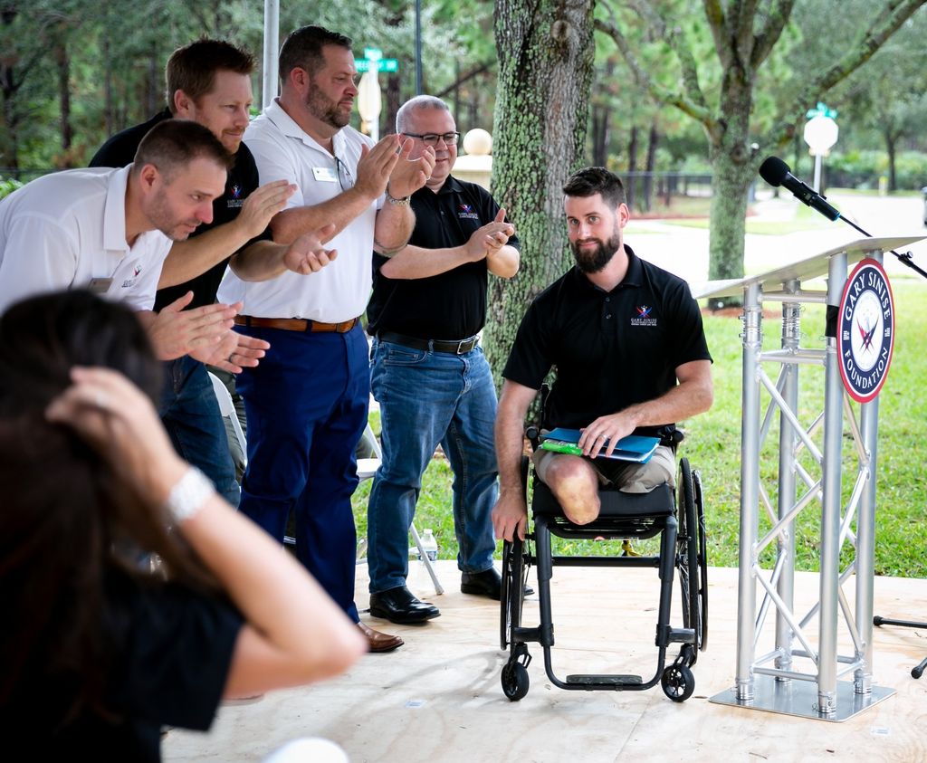 Gary Sinise - zaklada