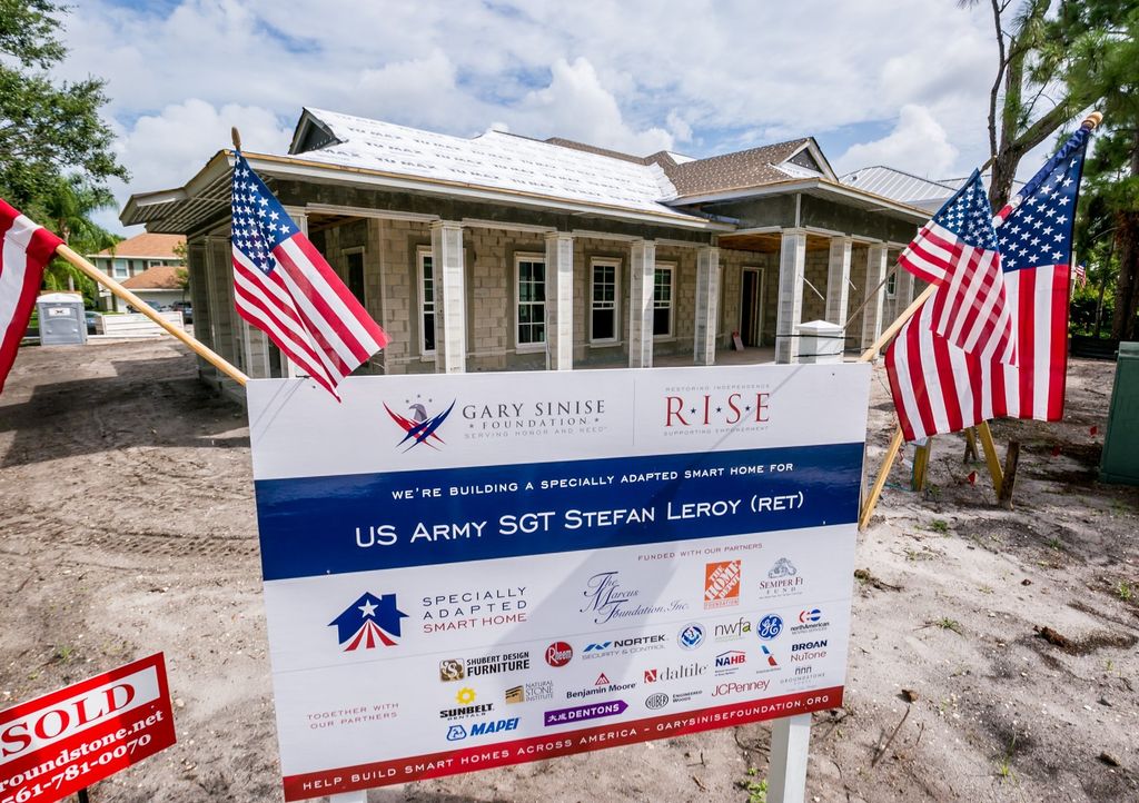 Gary Sinise - zaklada