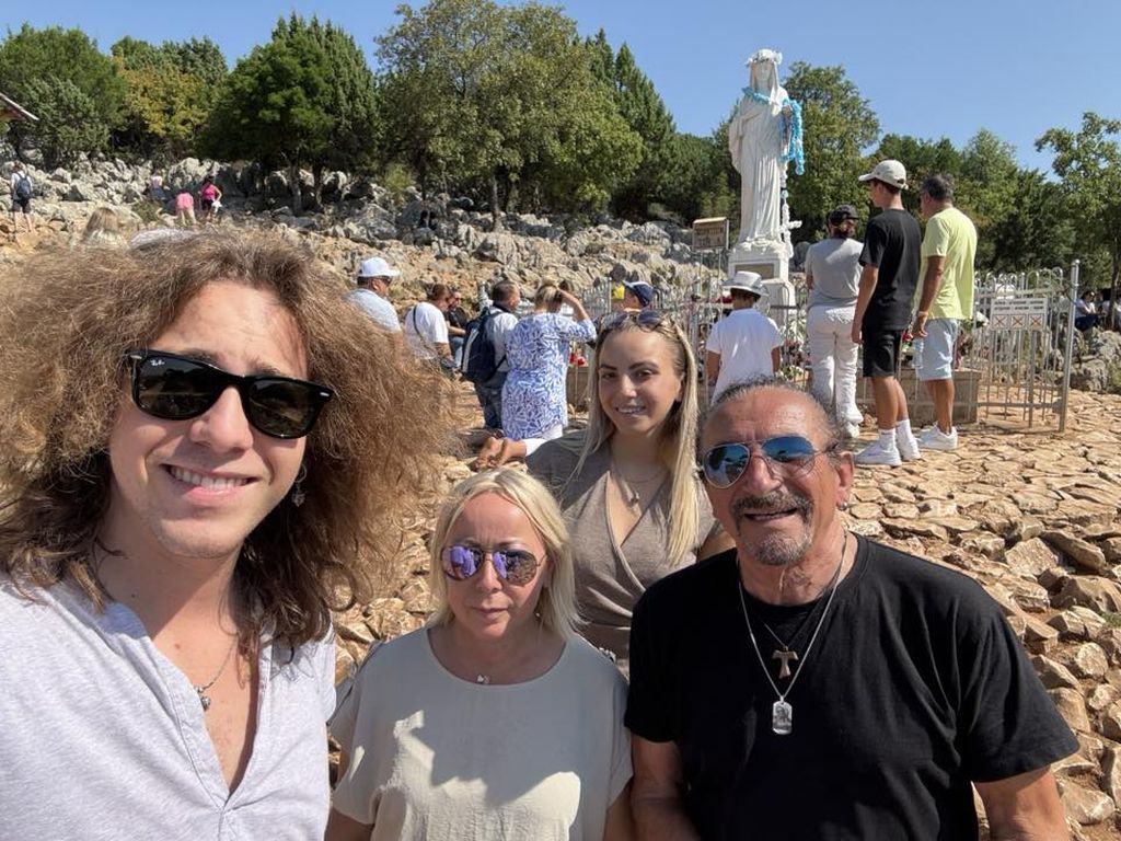 Željko Bebek s obitelji u Međugorju - 2