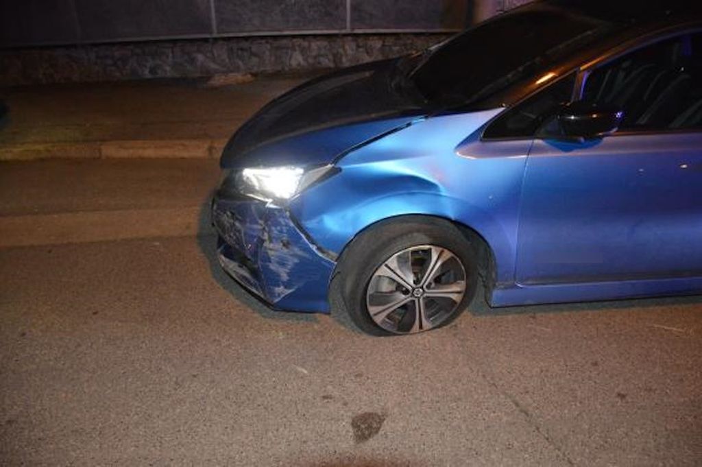 Oštećeni automobil i ograda u Dubravi - 2