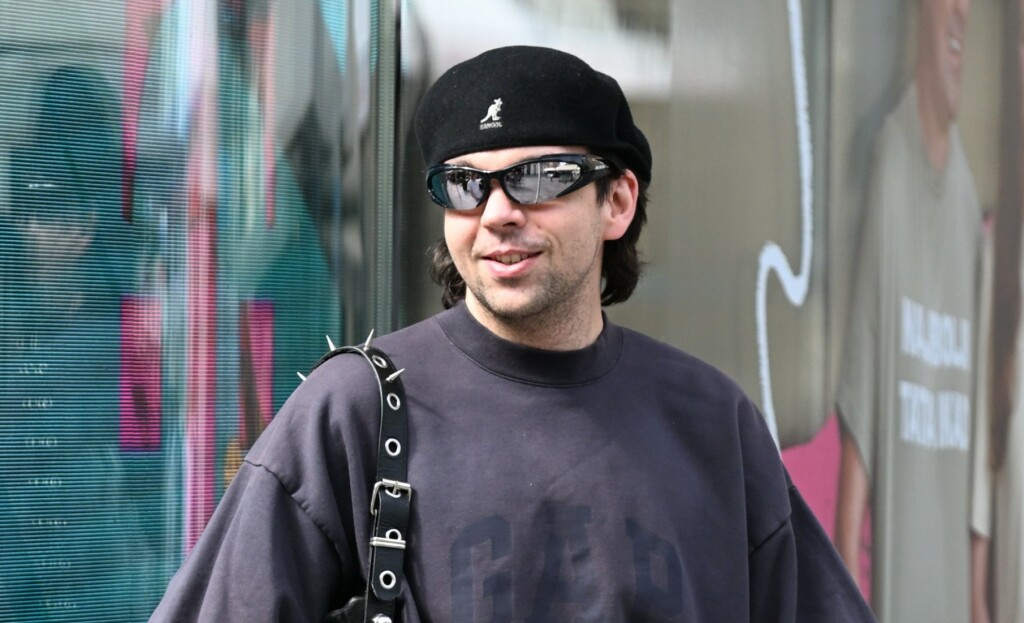 Mladić sa zagrebačke špice nosi efektnu torbicu i kaubojke