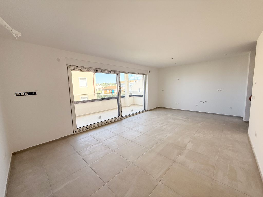 Nova zgrada u Novalji: Tvoj kutak mira i udobnosti, korak do mora i grada