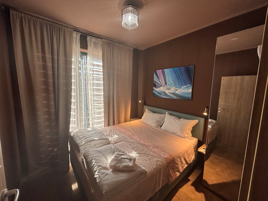Ima dvije spavaće sobe