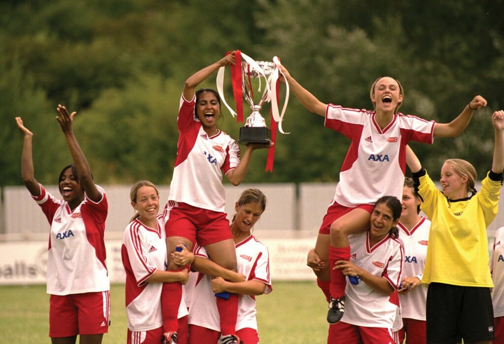 Bend It Like Beckham je film iz 2002. godine
