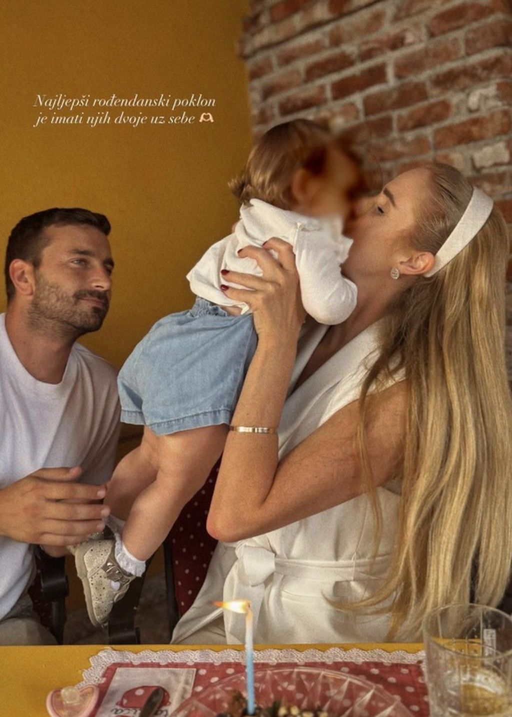 Maja Lena Lopatny s partnerom i kćerkicom