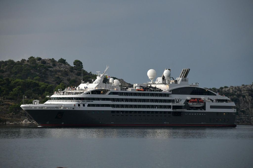 Kruzer L'Austral u Šibeniku - 1