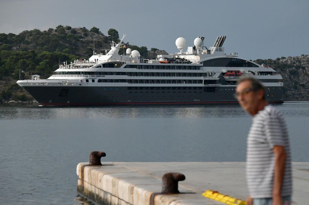 Kruzer L'Austral u Šibeniku - 2