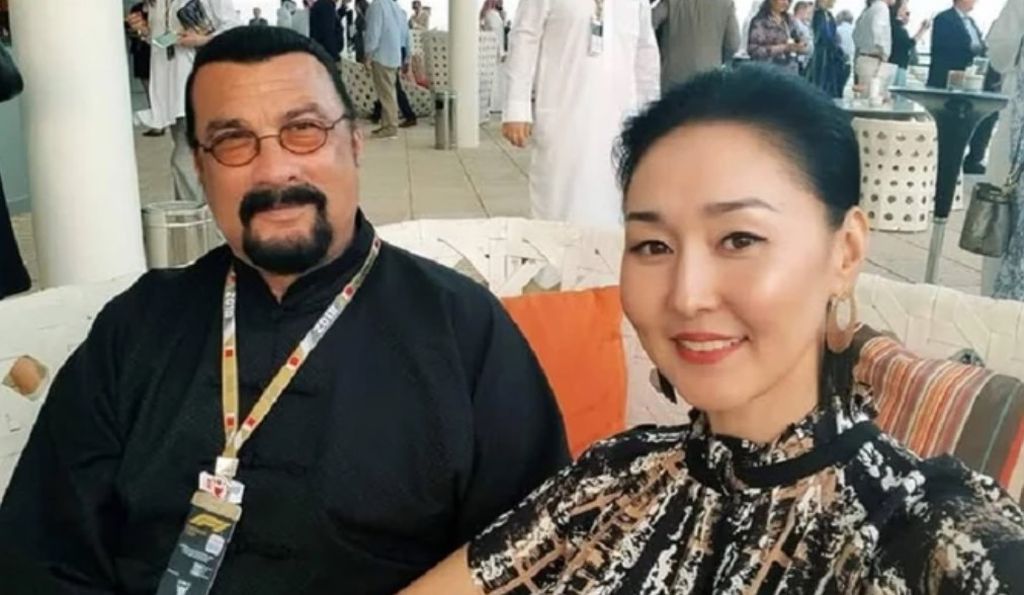 Steven Seagal sa suprugom