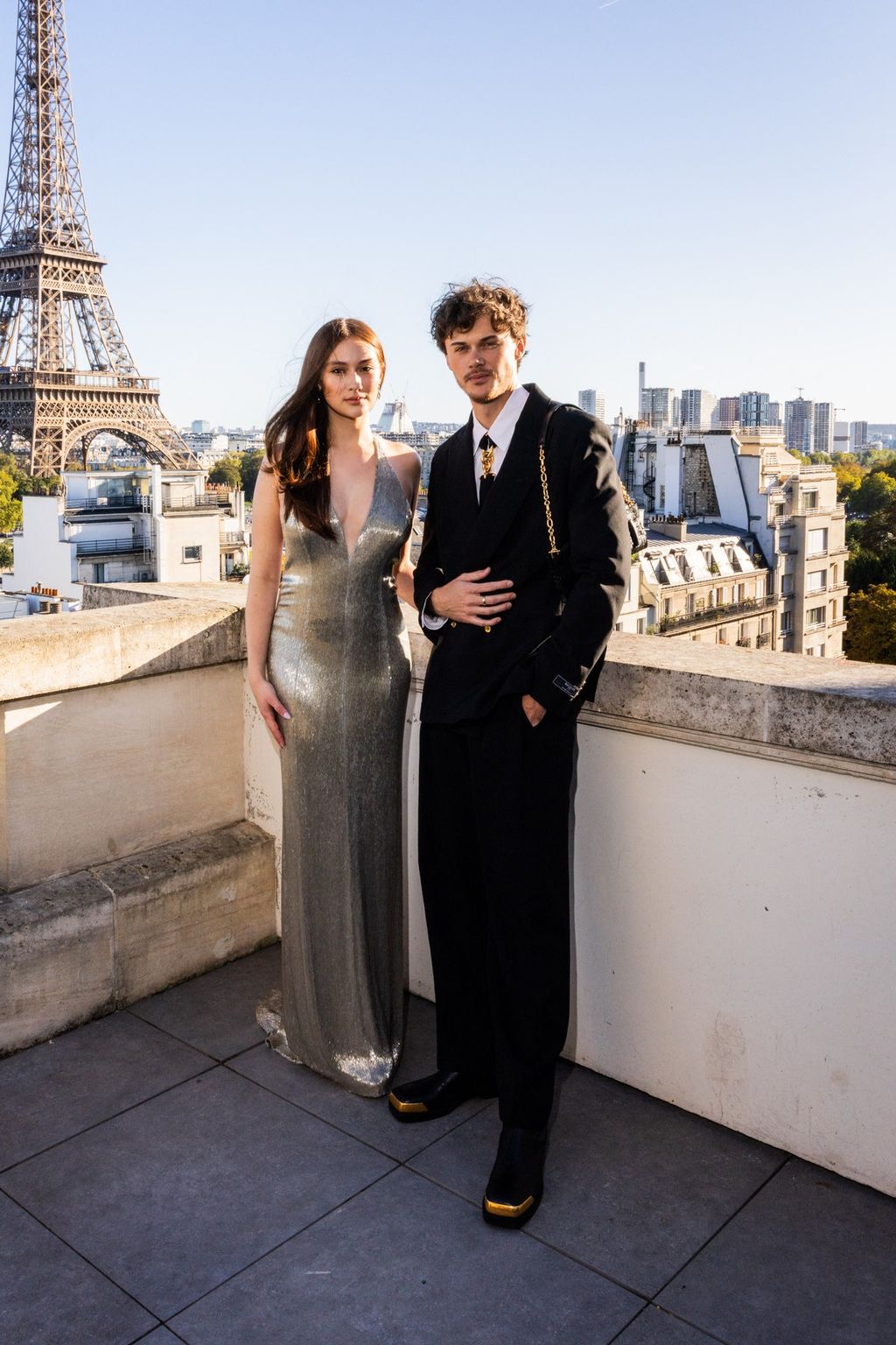 Lola Tung, Christopher Briney