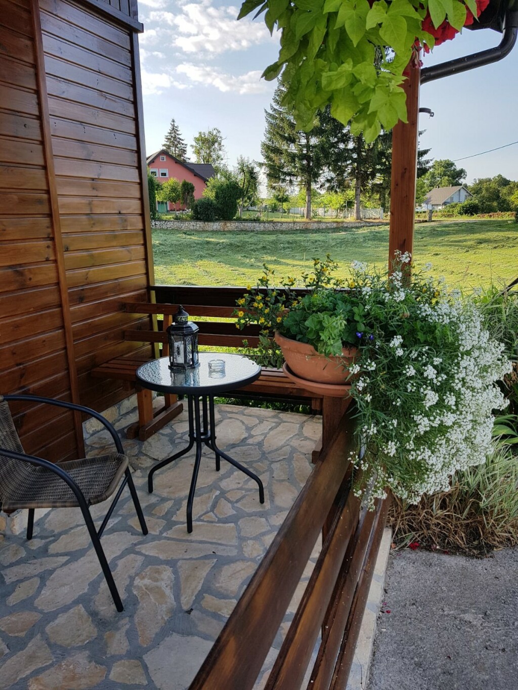 Prvu jutarnju kavu popijte na terasi kuće