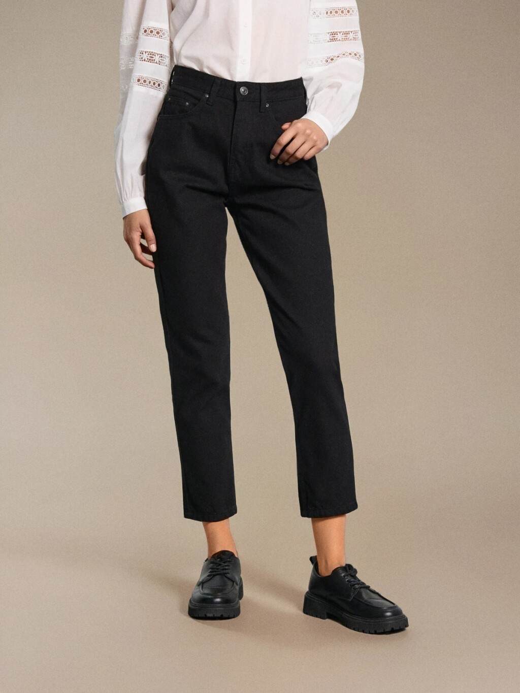 Crne traperice iz trgovina