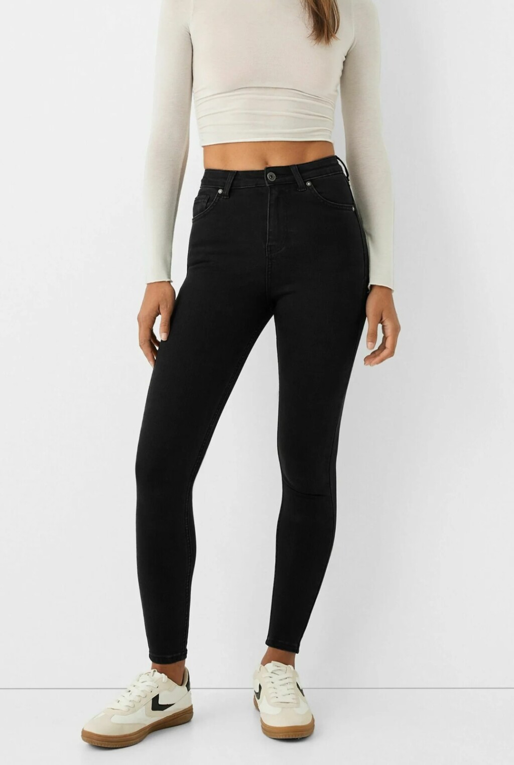 Crne traperice iz trgovina