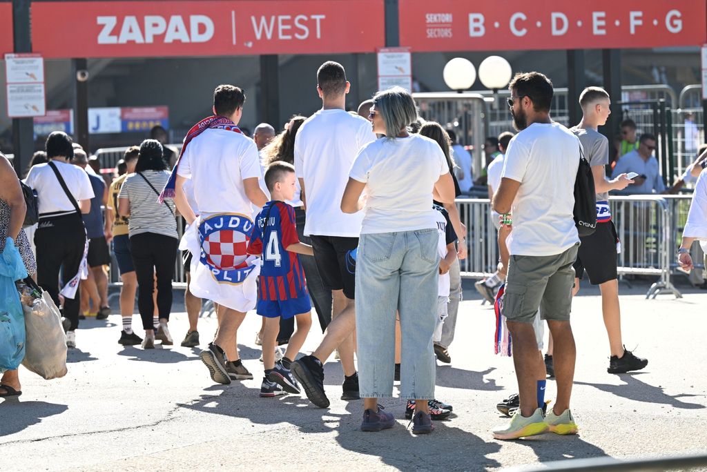 Navijači Hajduka ispred Poljuda