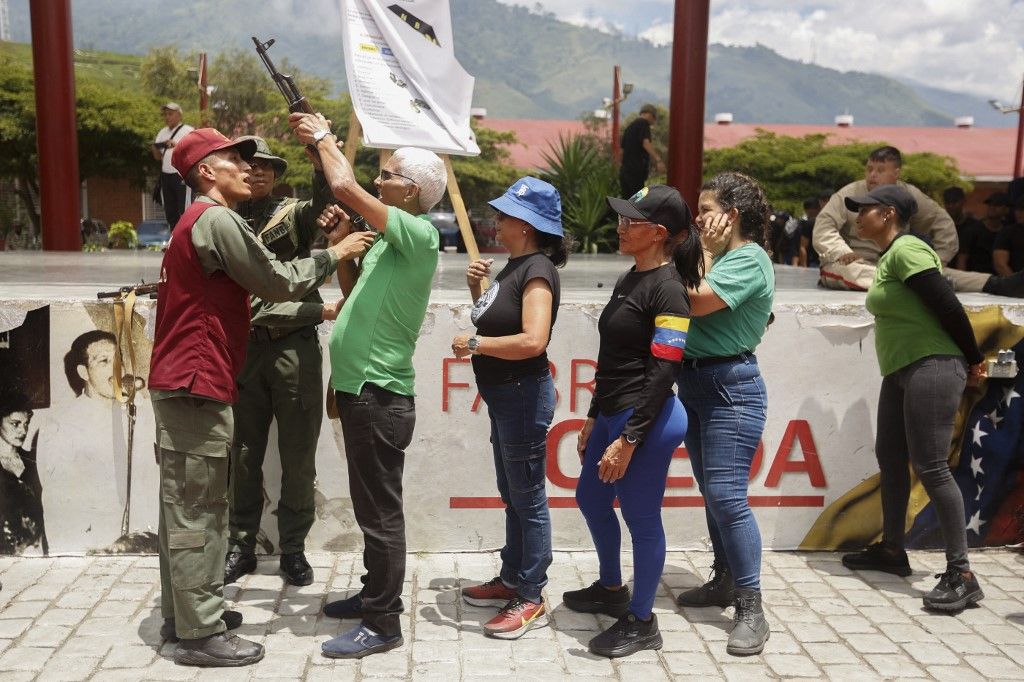 Venezuela obučava civile o uporabi oružja u slučaju američkog napada - 6