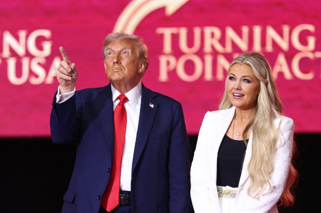 Donald Trump tješio Eriku Kirk - 9