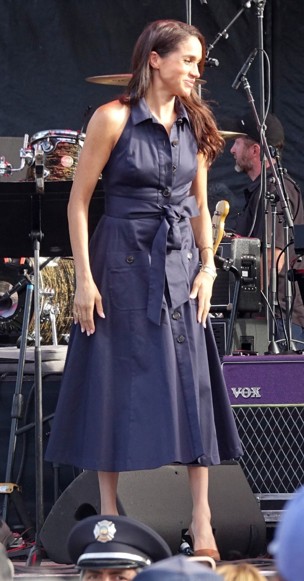 Meghan Markle nosi satensku haljinu s potpisom Caroline Herrere