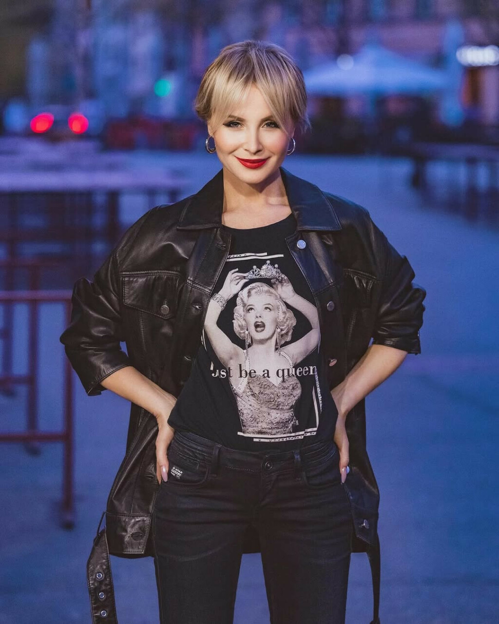 Danijela Martinović u skinny trapericama i gležnjačama - 2