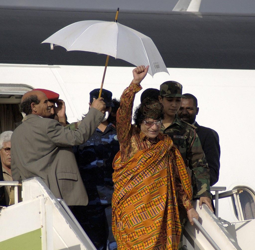 Nicolas Sarkozy i Muammar al-Gaddafi