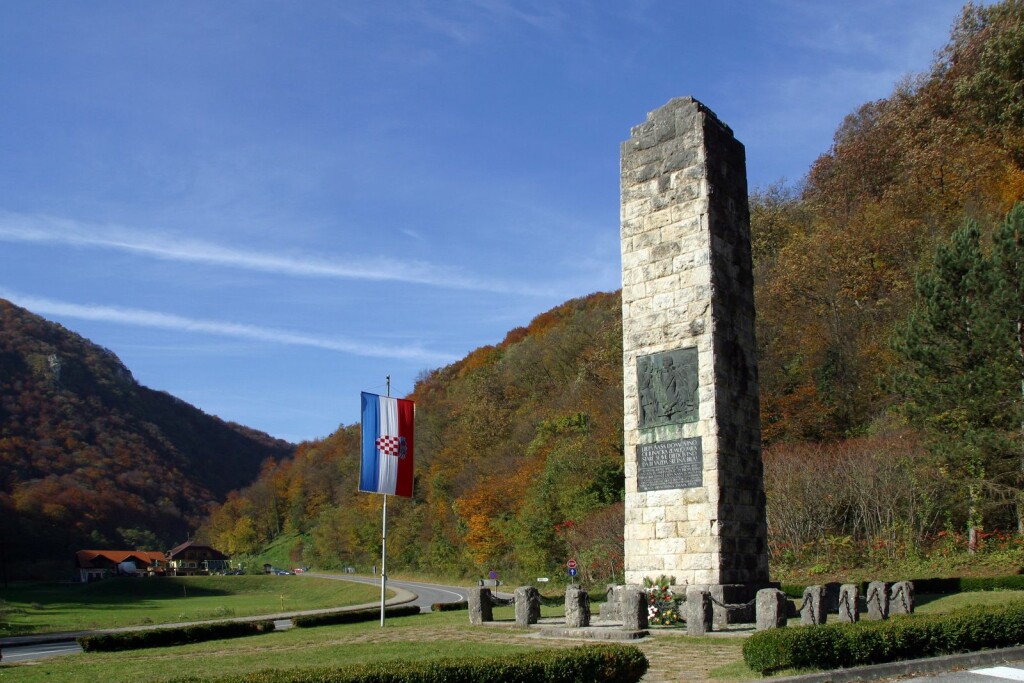 Spomenik hrvatskoj himni - 3
