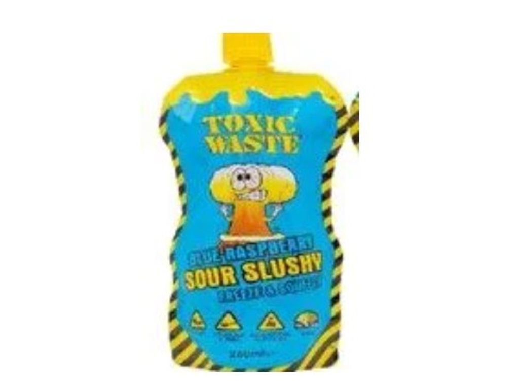 Djevojčica pije sok, ilustracija