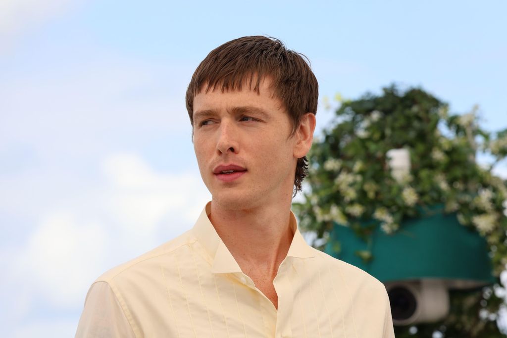 Harris Dickinson - 6