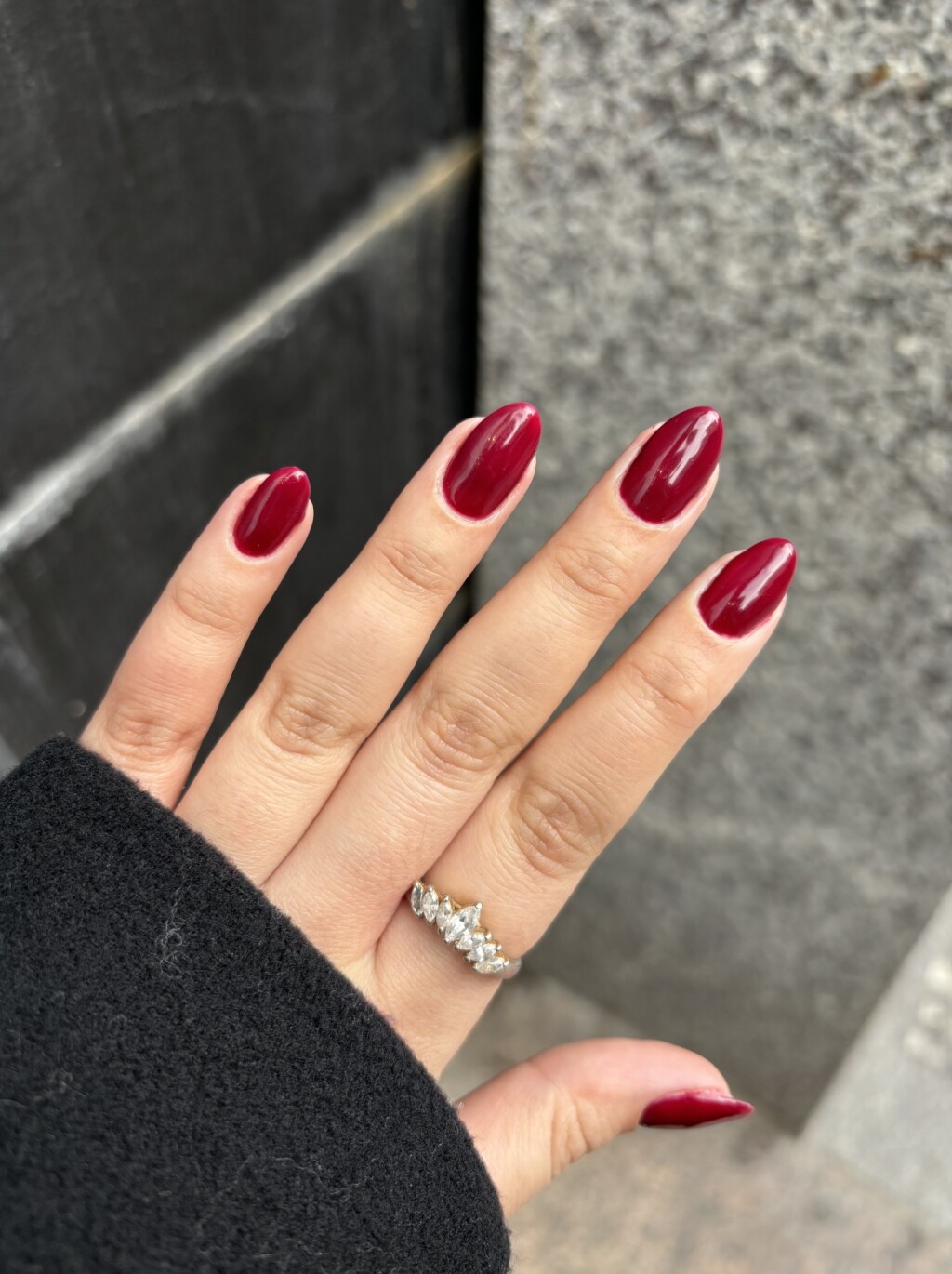 Klasična crvena manikura