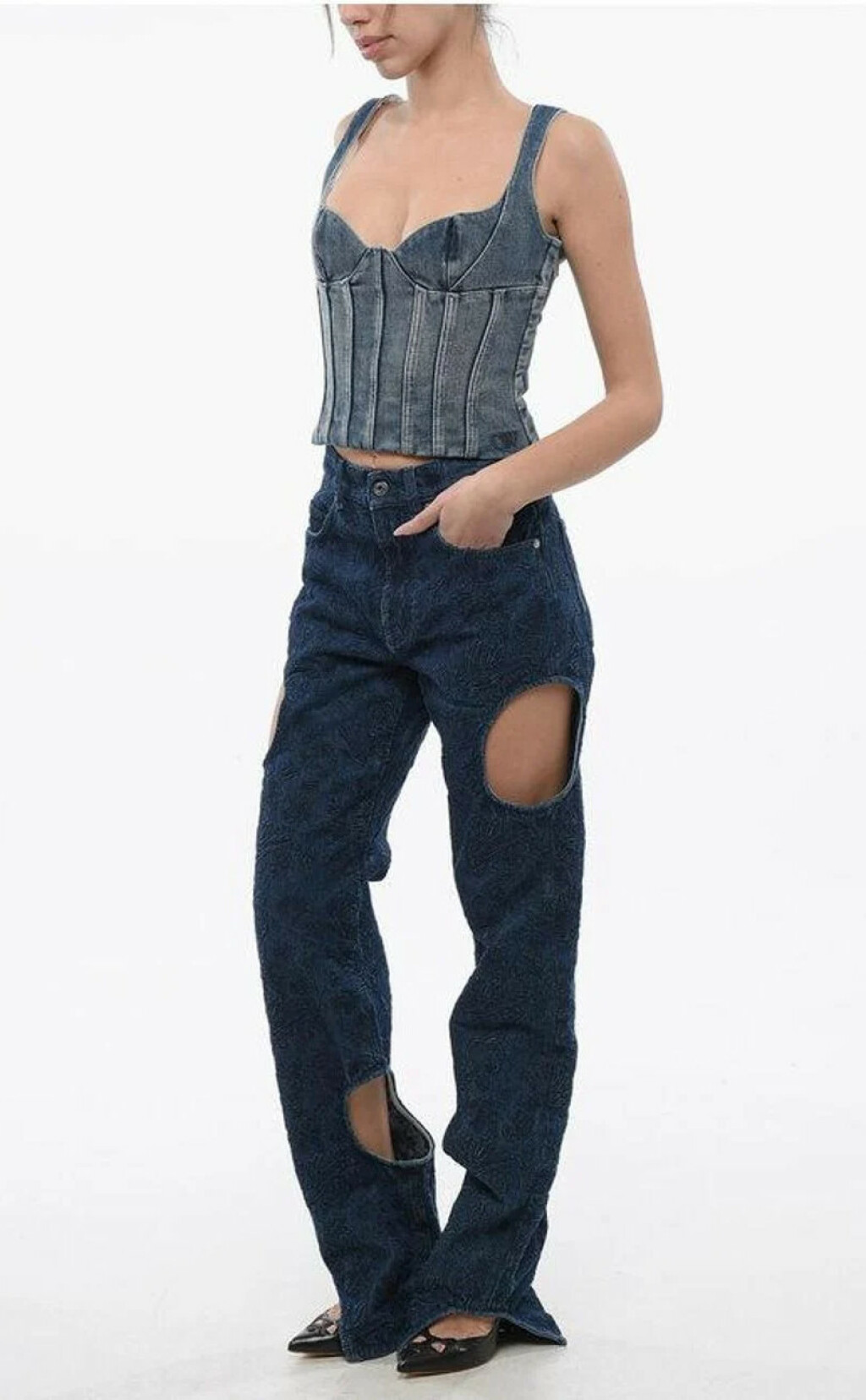 Zagrebačka street stylerica nosi traperice brenda Off-White