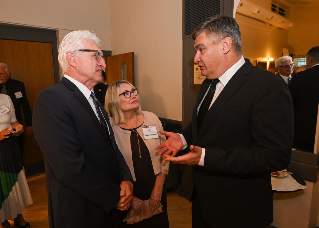 Predsjednik Zoran Milanović sastao se s predstavnicima Hrvata u Minnesoti. - 9